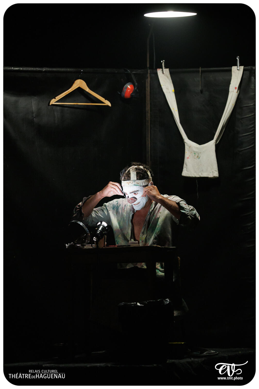 TROP PRÈS DU MUR (TYPHUS BRONX)